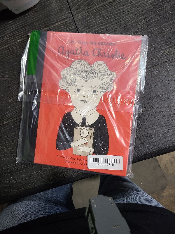 Photo 1 of Agatha Christie (Little People, Big Dreams) [Hardcover] [Mar 02, 2017] Isabel Sanchez Vegara (author), Elisa Munso (illustrator)