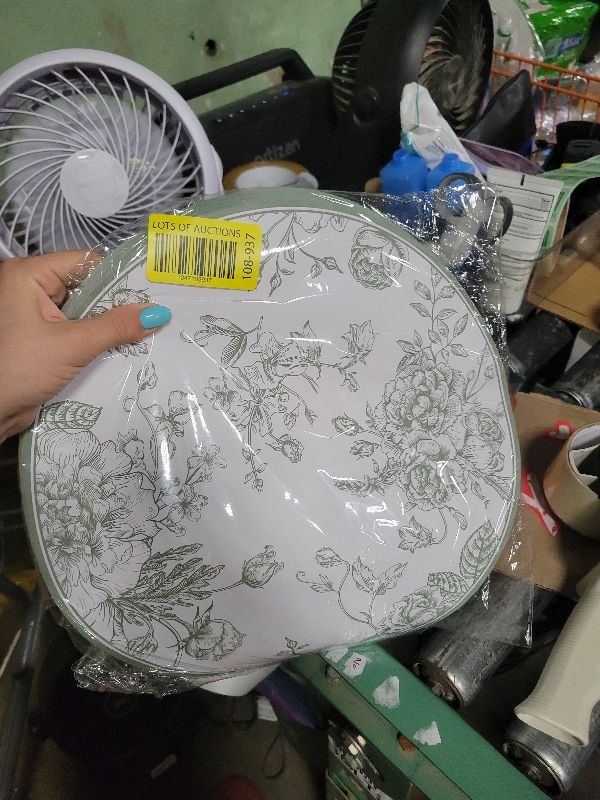 Photo 1 of 50Pcs Sage Green Floral Paper Placemats Chinoiserie Round Disposable Place Mats Green Flower Banquet 13 Inch Paper Cutouts for Table Setting Wedding Birthday Party Supplies