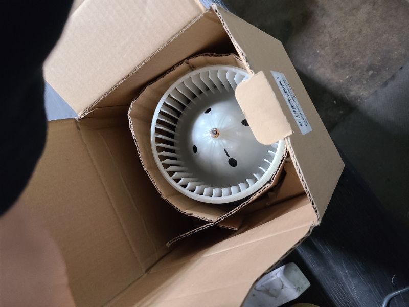 Photo 1 of AC Heater Blower Motor 700164 Replacement for 07 08 09 10 11 12 13 14 Chevy Silverado, Tahoe, Avalanche, Suburban, Escalade, ESV, GMC Sierra, Yukon Replaces # 15-81683, 22741027, 20760618 Front w/ATC