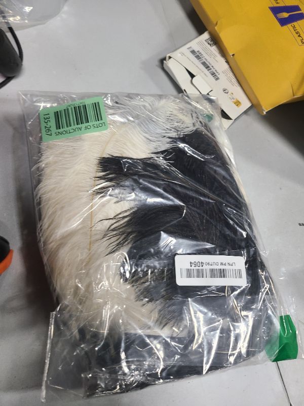 Photo 1 of 100 Pcs Natural Ostrich Feathers 8-10 Inch/ 20-25 cm White Black Ostrich Feathers Bulk for Vase Craft DIY Wedding Home Party Centerpieces