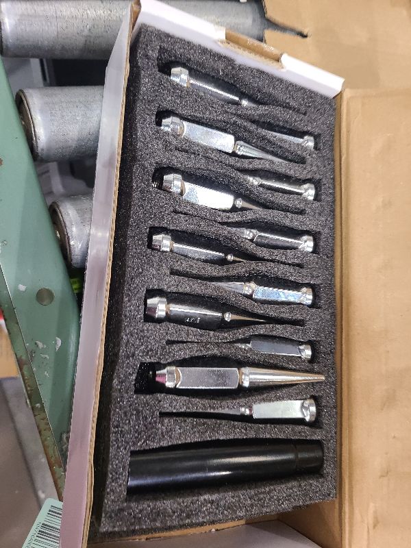 Photo 1 of 14x1.5 Spiked Lug Nuts 6x5.5 Chevy, Chrome Spike Lug Nuts Chevy Silverado 6 Lug Conical Bulge Seat with 1 Socket Key Fit Silverado Suburban GMC Sierra Yukon Dodge Ram 1500 Ford F150 Aftermarket Wheel