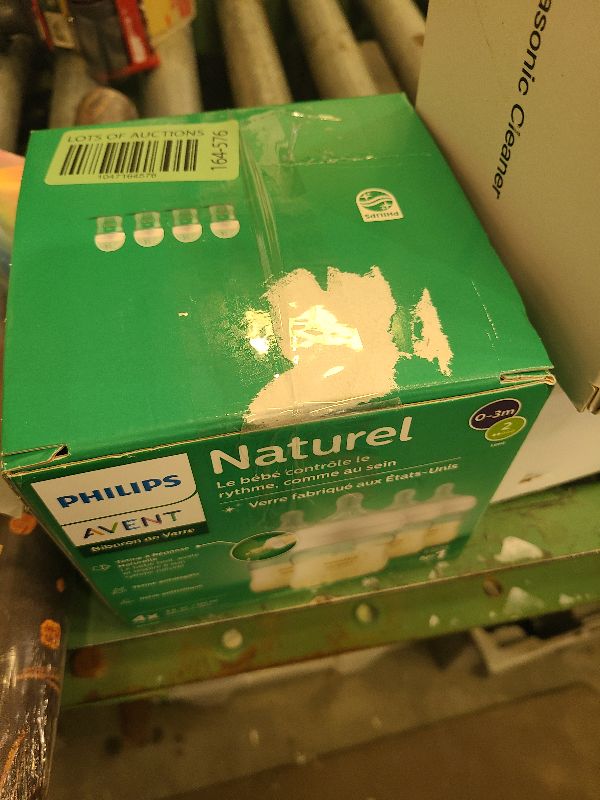 Photo 1 of **ONLY 2 BOTTLES**
Philips Avent Natural Glass Baby Bottles with Natural Response Nipples (Slow Flow, Flow 2), 4oz, 3 Pack, SCY910/04