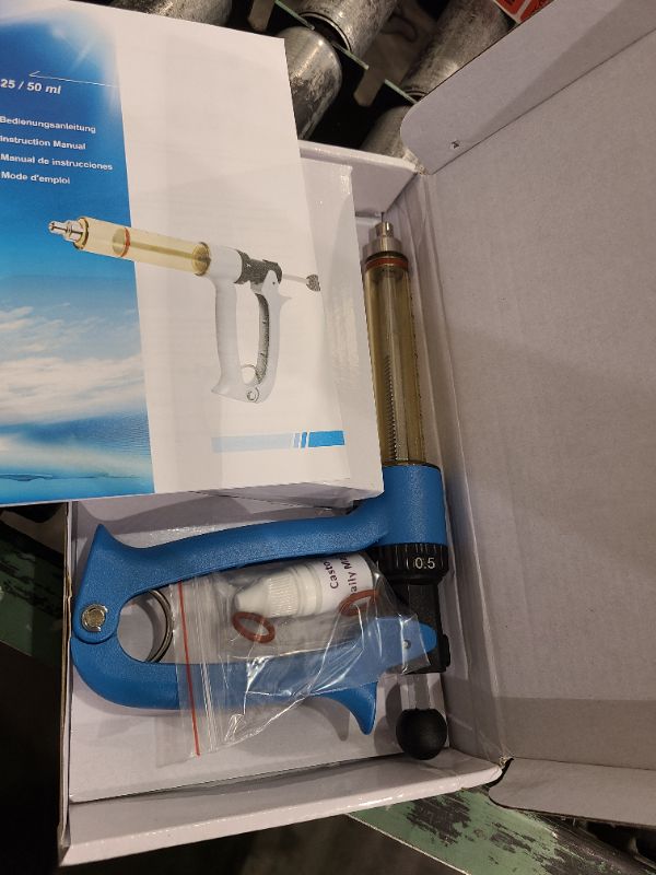 Photo 1 of 25ML Semi-automatic Livestock Syringe, Adjustable Continuous Repeating Cattle Vaccine Luer Lock Syringe for Cow Goat Sheep Pig