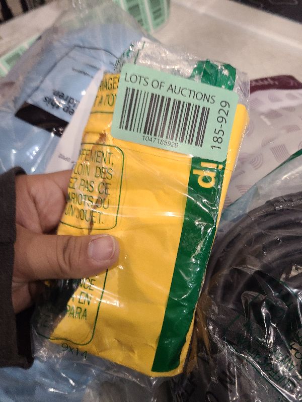 Photo 1 of Key Fob Replacement Keyless Entry Remote Start Fits for GMC Sierra Chevrolet Silverado 1500 2500 3500 2014 2015 2016 2017 2018 2019 2020 GMC Canyon Chevy Colorado 2015-2021 M3N32337100 Chrome set of 1