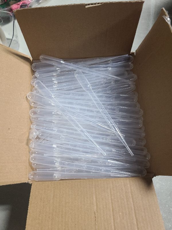 Photo 1 of 300PCS 3ML Plastic Transfer Pipettes,Disposable Graduated Transfer Pipettes Dropper for Essential Oil Mixture, Scientific Experiment, Make up Tool