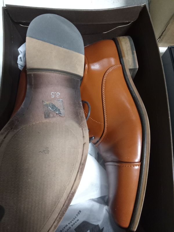 Photo 1 of **MINOR SCRATCHES**
Florsheim Men's Ruvo Cap-Toe Oxford Dress Shoe size 8.5