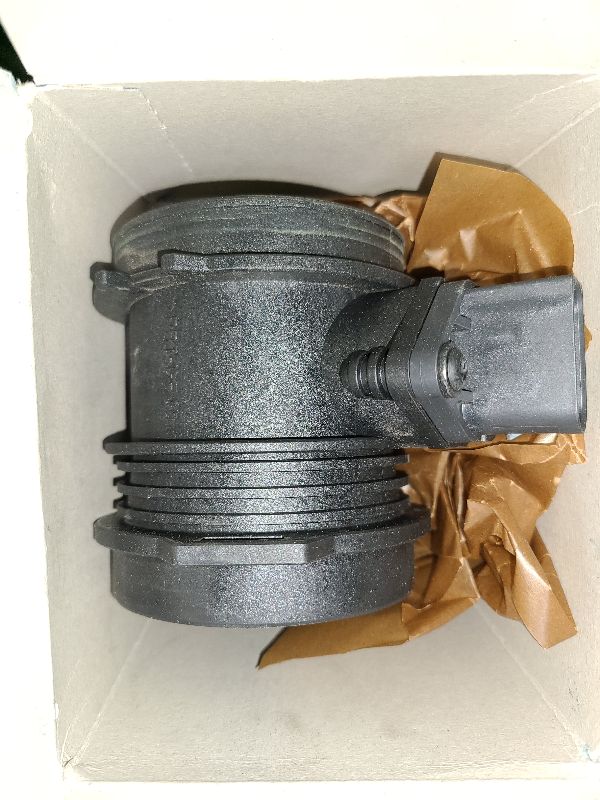 Photo 1 of BOSCH 0280217515 Original Equipment Mass Air Flow (MAF) Sensor - Compatible with Select Mercedes-Benz C240, C280, C320, C32 AMG, CLK320, E320, ML320, ML350, S350, SLK320, SLK32 AMG