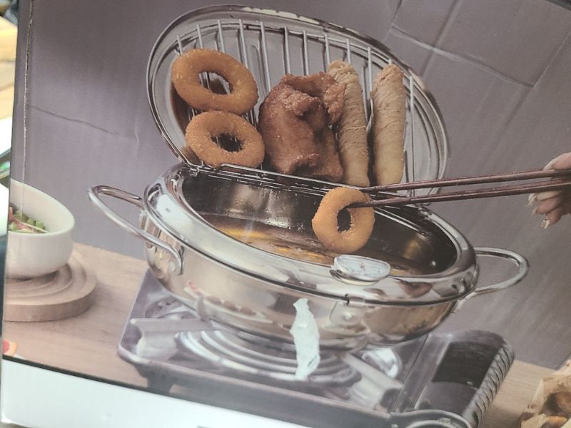 Photo 1 of cuomaop Deep Fryer Pot, 304 Stainless Steel Japanese Frying Pot with Oil Drain, Temperature Control and Lid, Tempura Deep Fryer Pot for Kitchen Stove/Induction Cooker French Fries Fryer Chicken 9.4"