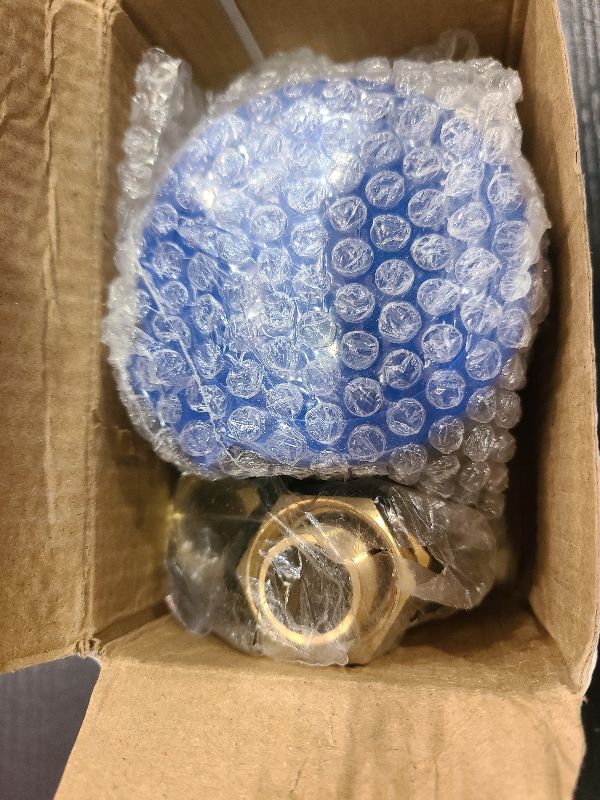 Photo 1 of Oumefar 15mm 0.5 inch Water Meter Cold Water Meter Arbitrary Rotation Function with Fittings for Garden and Home Usage