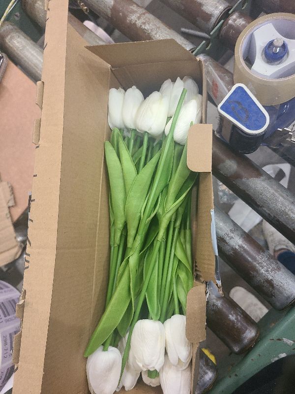 Photo 1 of 30pcs Real Touch Tulips PU Artificial Flowers, Fake Tulips Flowers for Arrangement Wedding Party Easter Spring Home Dining Room Office Decoration. (White, 14" Tall)