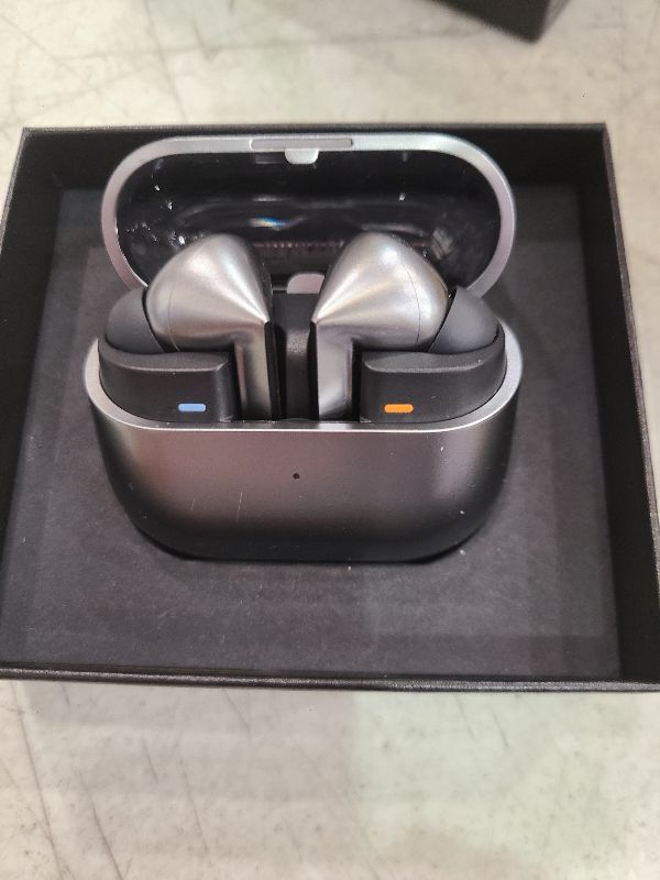 Photo 1 of SAMSUNG Galaxy Buds 3 Pro AI True Wireless Bluetooth Earbuds, Noise Cancelling, Sound Optimization, Redesigned Comfort Fit, Silver [US Version, Amazon Exclusive, 2Yr Warranty]