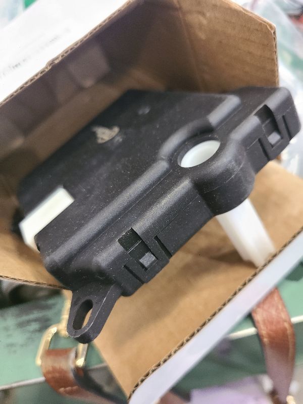 Photo 1 of A-NAFTULY Rear HVAC Blend Door Actuator Replacement Fits for Ford Expedition 2002-2017, Ford Explorer 2002-2010, Lincoln/Mercury, Temperature Control Air Door Actuator, 604-213, 1L2Z19E616BA, YH-1743