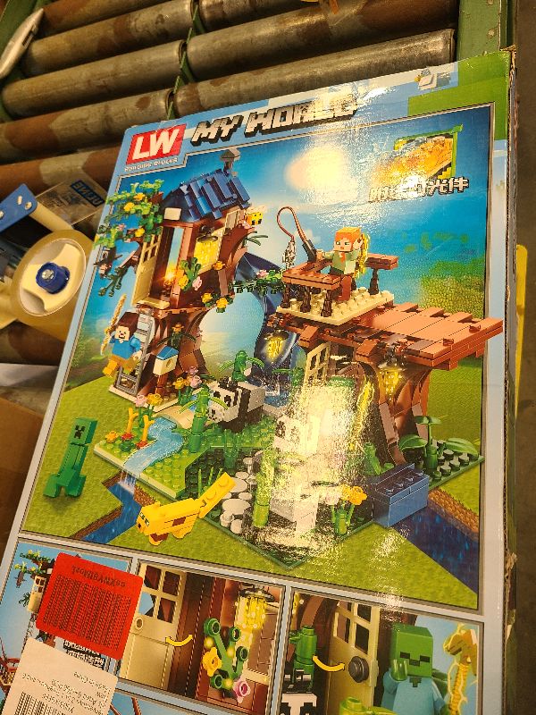 Photo 1 of  Minecraft The Jungle Tree House 21125