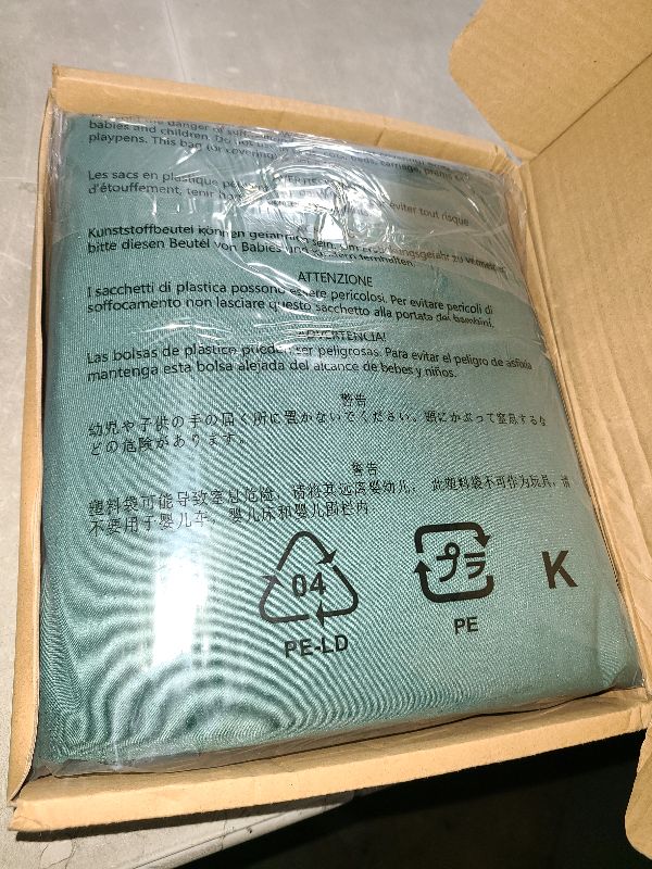 Photo 1 of Amazon Basics Lightweight Super Soft Easy Care Breathable Microfiber 4-Piece Bed Sheet Set with 14-Inch Deep Pockets, King, Emerald Green, Solid