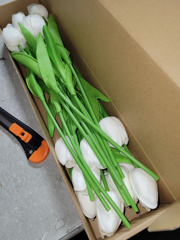 Photo 1 of 20 Pcs White Tulips Artificial Flowers,Mothers Day Flowers Gifts for Mom Women Her 13'' Fake Tulips,Mothers Day Decorations,DIY Spring Flower Arrangement for Home Office Party Birthday Decoration