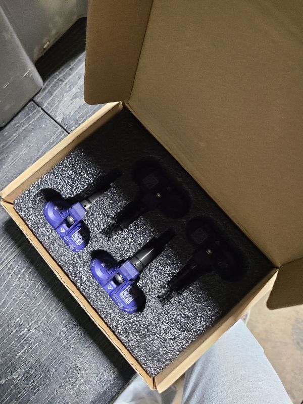 Photo 1 of Tesla BLE Bluetooth TPMS Sensor Tire Pressure Monitor Sensors Compatible with 2020 2021 2022 2023 2024 Tesla Model 3 Y S X OE Replaces# 1472547G 1490701-01-B (4Pcs)