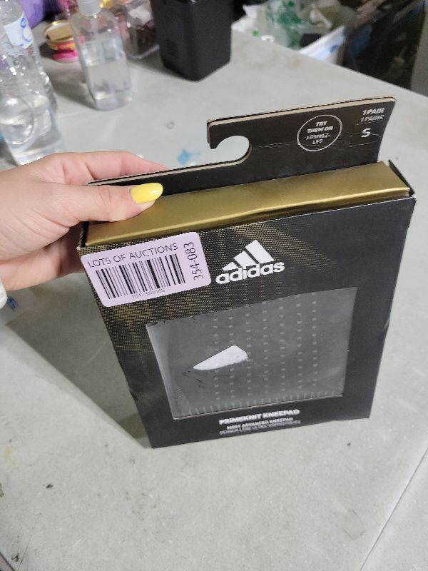 Photo 1 of adidas Unisex-Adult Primeknit Knee Pad, Black/White, Small