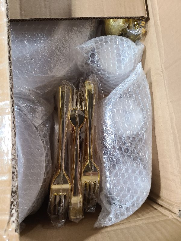 Photo 1 of 600pcs Plastic Dinnerware Set 100 Guest, Gold Plastic plates for party, Gold Party Plates Sets For 100 Guests, Wedding Plates Disposable Set Includes Also Cups, And Cutlery.
