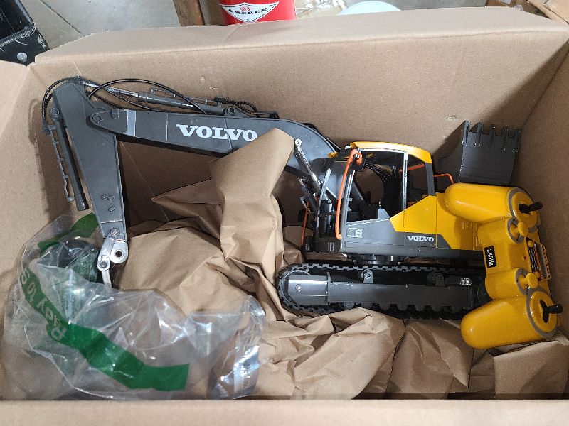 Photo 1 of DOUBLE E Volvo RC Excavator Remote Control Excavator Toy for Boys Full Function Construction Vehicles Toys with Shovel for Outdoor Play Sandbox Digger Toys Gifts for Kids