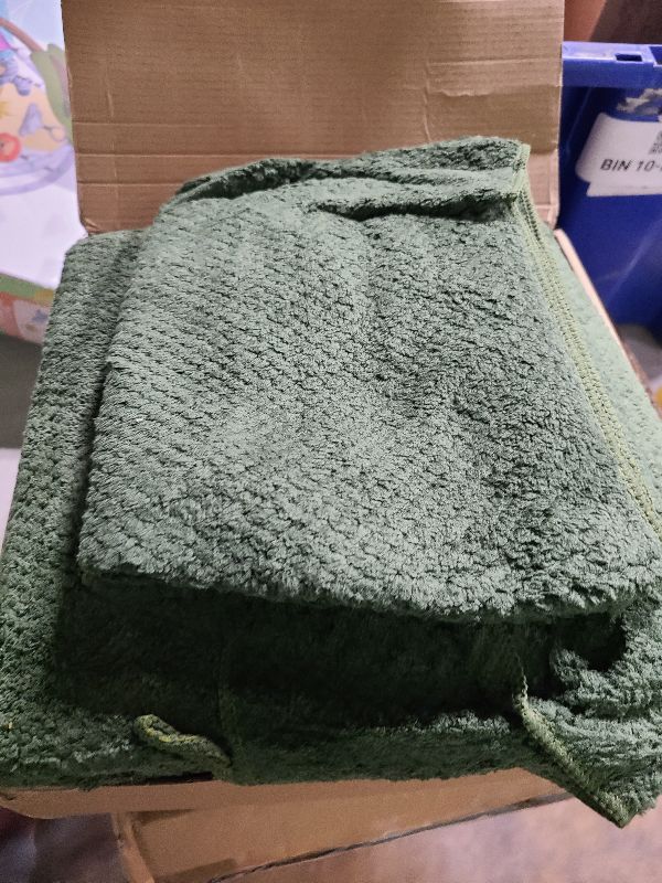 Photo 1 of YTYC 29x59 Inch Bath Towels Set of 6 Large, Super Soft Absorbent Lint Free Microfiber Towels for Bathroom 80% Polyester (Olive Green, 6 Piece)
