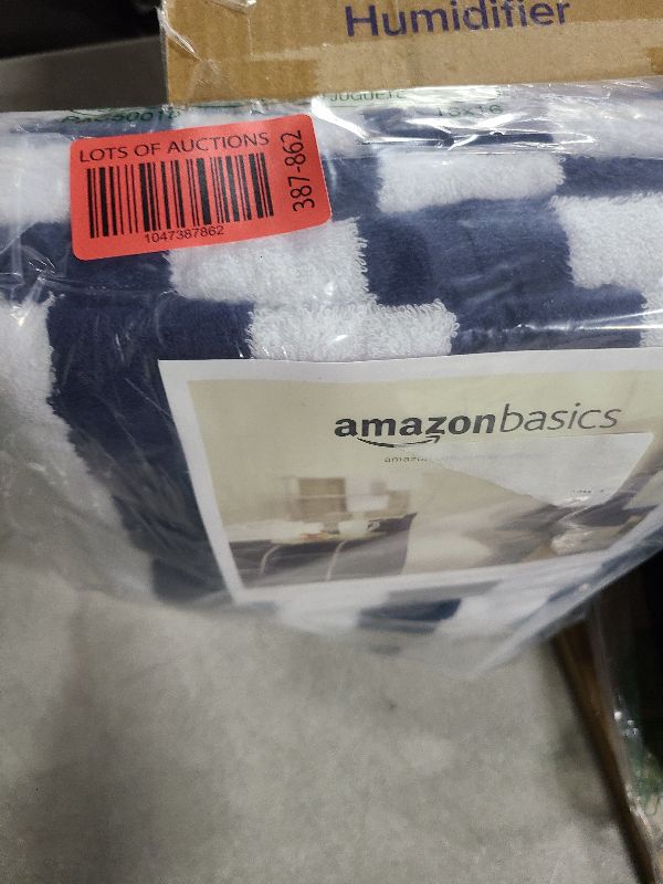 Photo 1 of Amazon Basics 100% Cotton Terry Absorbent Cabana Stripe Pool & Beach Towels, Soft, Large, and Thick, 2-Pack, Navy Blue, 30 in x 60 in