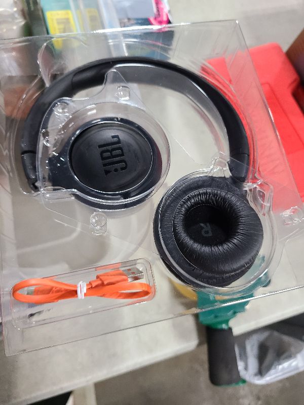 Photo 1 of JBL Tune 510BT - Bluetooth headphones with up to 40 hours battery, microphone for call, foldable and comfortable, Android and iOs compatible (Black)