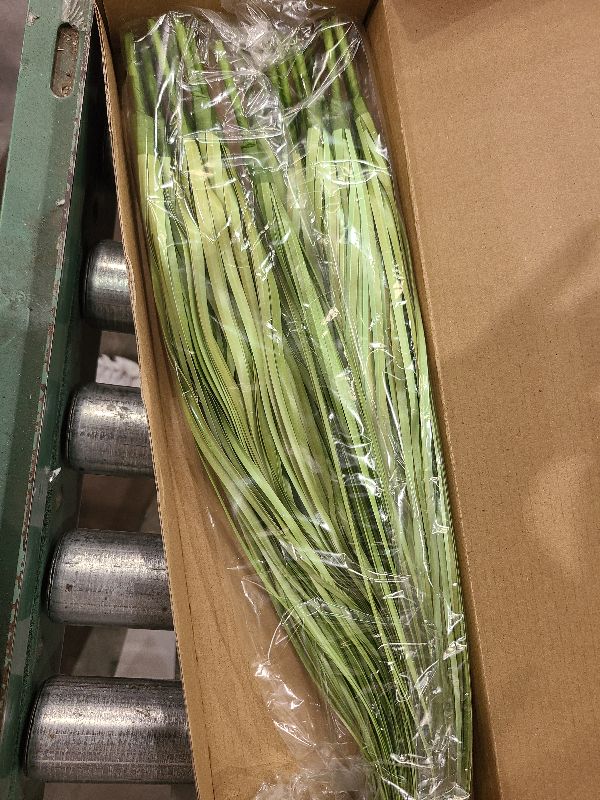 Photo 1 of 20PCS Fake Grass Filler Decor Artificial Grass Plants Outdoor Faux Plants Artificial Tall Shrubs Wheat Grass Greenery Stems UV Resistant Onion Grss For Outdoor Indoor Vase Planters Home Decor, Green
