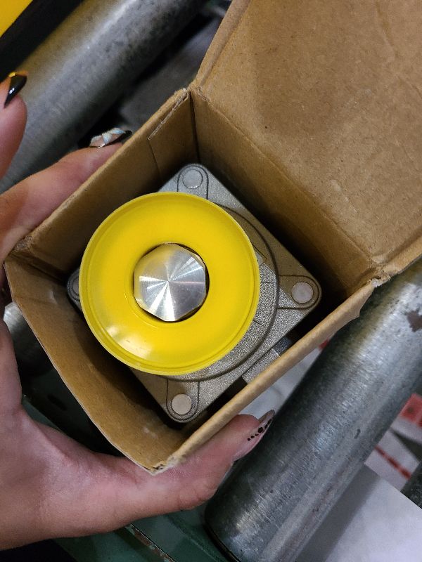 Photo 1 of 3/4" Natural Gas Pressure Regulator, Adjustable Natural Gas Regulator fits for NG/LPG Applications, Pressure 4"WC for NG, 10"WC for LPG; 1/2PSI Gas Regulator Fit for Commercial or Domestic Gas Stove