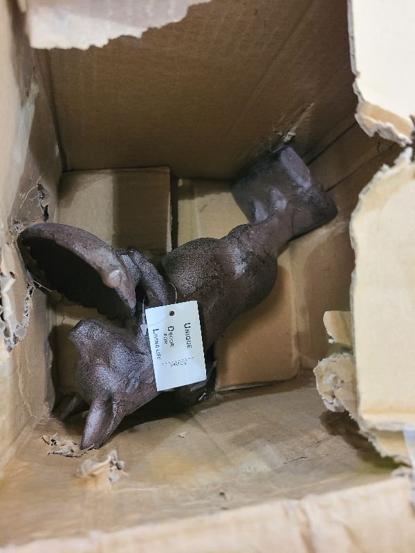 Photo 1 of Upper Deck Cast Iron Flying Pig Butler Birdfeeder