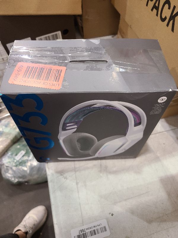 Photo 1 of Logitech G733 LIGHTSPEED Wireless Gaming Headset with suspension headband, LIGHTSYNC RGB, Blue VO!CE mic technology and PRO-G audio drivers - White