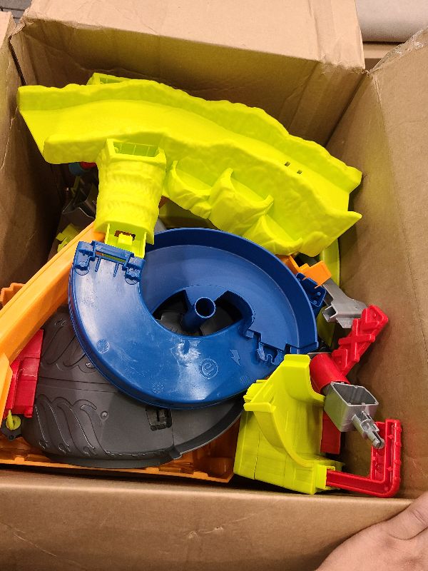 Photo 1 of Fisher-Price Little People Toddler Toy Hot Wheels Spiral Stunt Speedway Race Track Playset with 2 Cars for Pretend Play Kids Ages 18+ Months