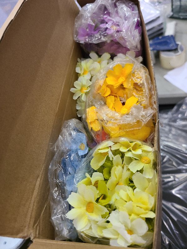 Photo 1 of 6 Sets Summer Daisy Table Centerpieces Colorful Artificial Wildflower with Galvanized Metal Pot Vintage Artificial Potted Daisy Flowers Decoration for Easter Home Office Wedding Party Baby Shower
