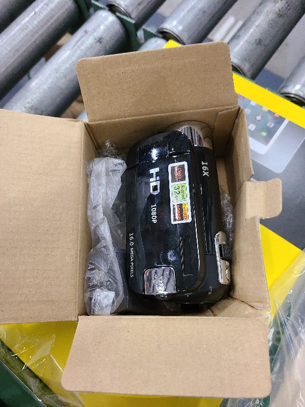 Photo 1 of Vintage Camcorder Video Camera, 6X Digital Zoom 2.7 Inch Colourful Display Screen Handycam, High Definition Camera Image Video Shooting Camcorder US Plug 110 to 240V