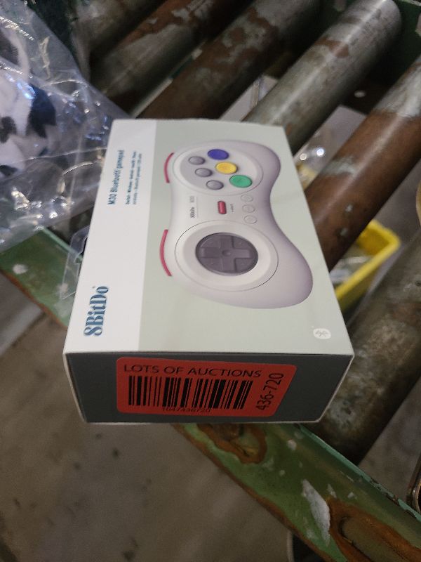Photo 1 of 8Bitdo M30 Wireless Bluetooth Controller Retro Gamepad for Switch, PC Windows, MacOS, Android, Raspberry Pi with Sega Genesis & Sega Mega Drive Style (White)