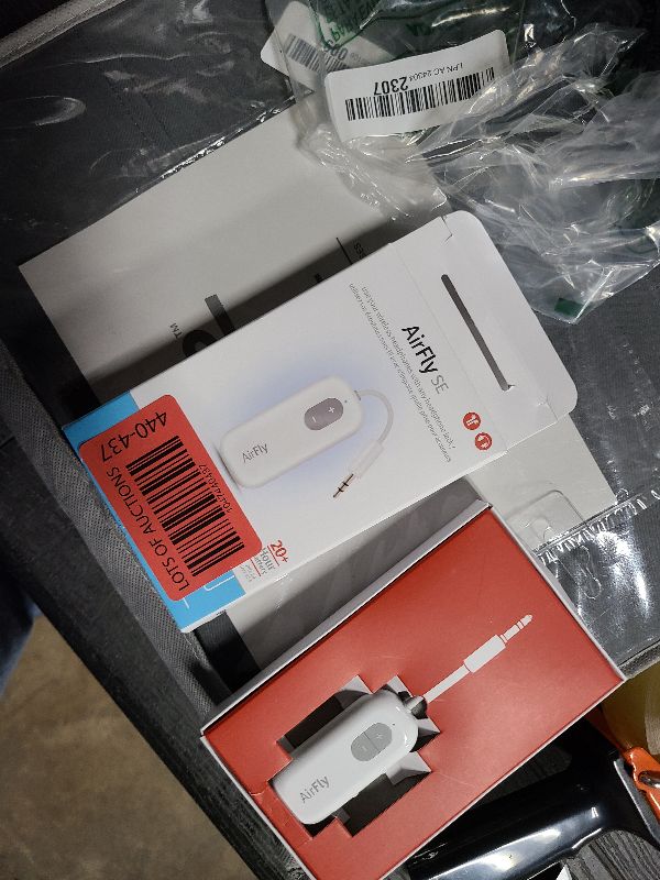 Photo 1 of Twelve South AirFly SE | Bluetooth Wireless Transmitter/Adapter for AirPods/Wireless or Noise-Cancelling Headphones; use on Airplanes and Gym Equipment, 20+ hr Battery Life