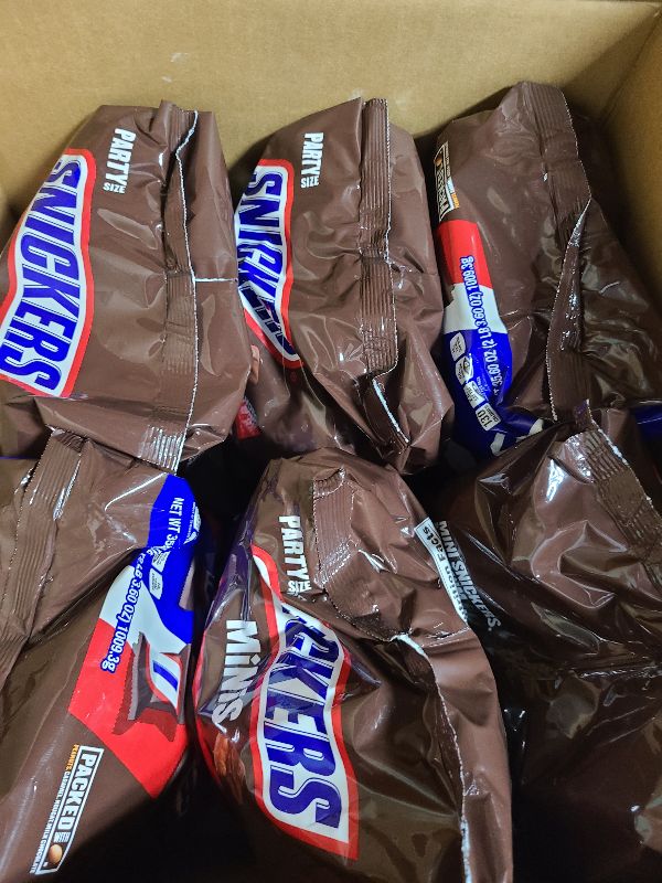 Photo 1 of 
Snickers Minis Size Chocolate Candy Bar Bulk Assortment - 35.6 oz Bag 6 count