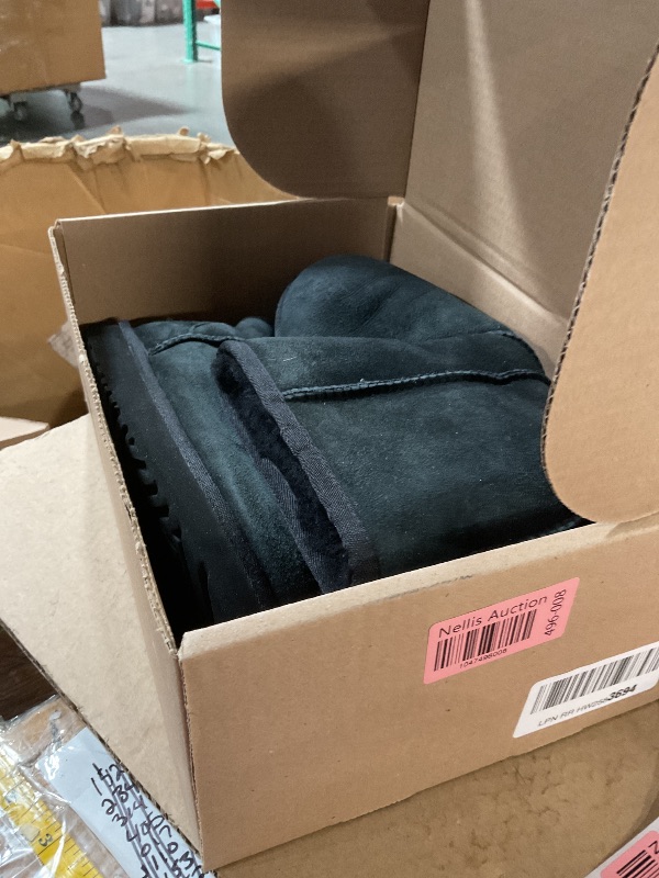 Photo 1 of (WORN) UGG Women's Classic Short Ii Boot, Black, 09