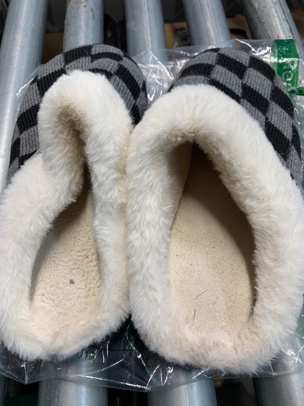 Photo 1 of (used) UBFEN Womens Slippers Classic Plaid Winter Warm with Memory Foam Fluffy House Shoes Platform Indoor Bedroom Black Gray Size 5-6