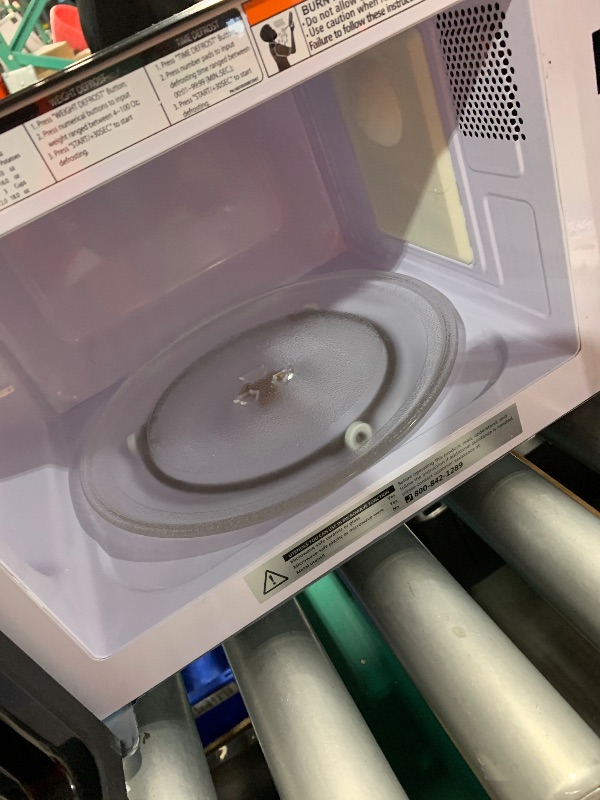 Photo 1 of (used)(see images) BLACK+DECKER 0.7-cu ft Small (Less than 1.5-cu ft) 700 -Watt Countertop Microwave ( Stainless Steel )