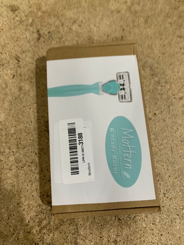 Photo 1 of 1 Travel Razors for Women with 12 Blade Refills, Green