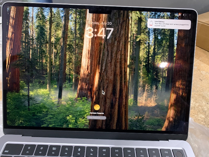 Photo 1 of **** SEE NOTES **** Apple 2024 MacBook Air 15-inch Laptop with M3 chip: Built for Apple Intelligence, 15.3-inch Liquid Retina Display, 16GB Unified Memory, 256GB SSD Storage, Backlit Keyboard, Touch ID; Space Gray