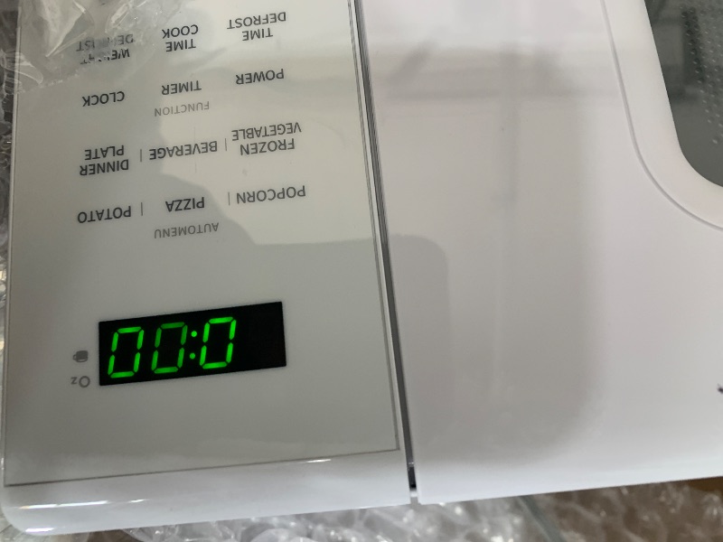 Photo 1 of ***PARTS ONLY***

COMFEE CMO-C20M1WH Retro Microwave with 11 power levels, Fast Multi-stage Cooking, Turntable Reset Function Kitchen Timer, Speedy Cooking? Weight/Time Defrost, Memory function, Children Lock, 700W