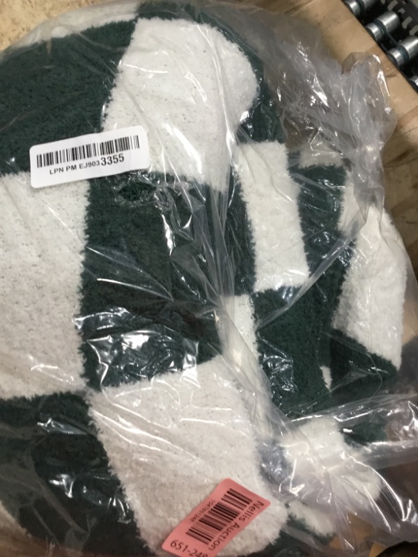 Photo 1 of **COLOR GREEN AND WHITE** Baby blanket 