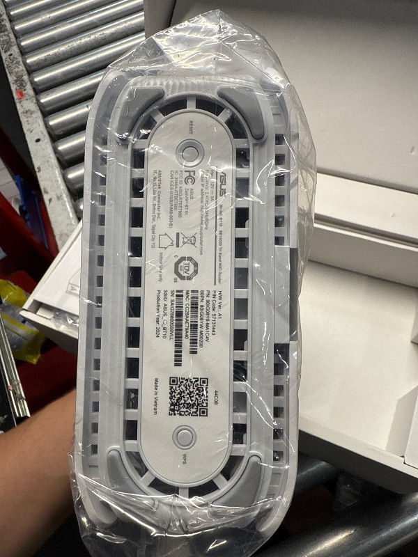 Photo 1 of (used)(see all images) ASUS ZenWiFi BT10 Tri-Band WiFi 7 Mesh, 18 Gbps, 6000 sq.ft 