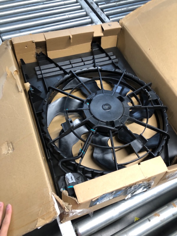 Photo 1 of TRQ Radiator Cooling Fan Assembly Compatible with 2010-2015 Hyundai Tucson 2011-2016 Kia Sportage HY3115137