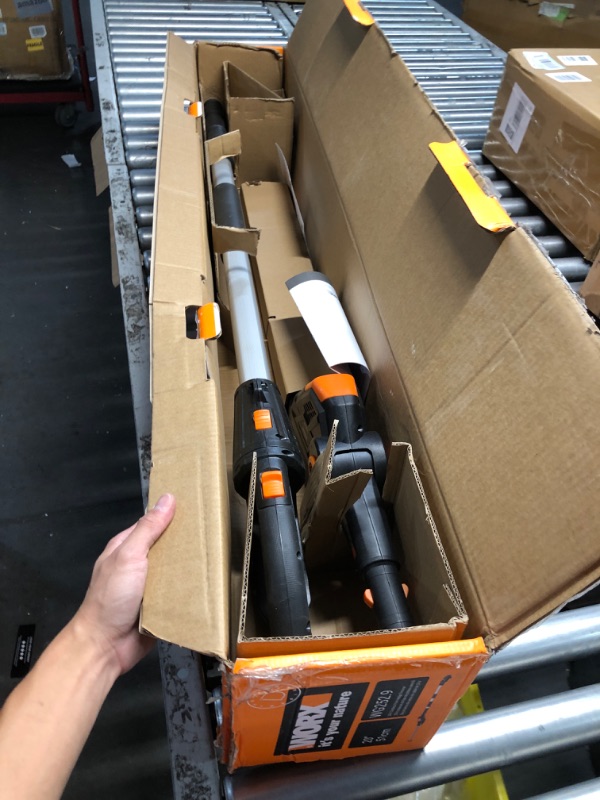 Photo 1 of (PARTS) (UNTESTED) WORX WG252.9 20" 20V Cordless Hedge Trimmer, Pole Hedge Trimmer Reaches up to 12 Inches with Extended Pole, Electric Bush Trimmer with 180° Rotation Head, Battery & Charger Not Included