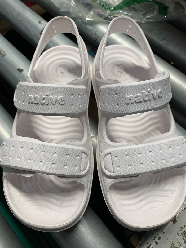 Photo 1 of (unknown size)(see images) Native Shoes Chase (Little Big Kid) Sneaker, Shell White/Bone White