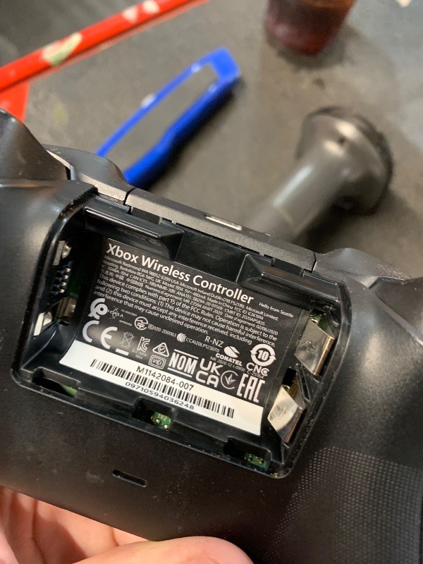 Photo 1 of (MISSING BATTERY) Xbox Wireless Gaming Controller (2025) – Carbon Black – Play on Xbox, Windows, Android, iOS, FireTV Sticks, Smart TVs, VR Headsets