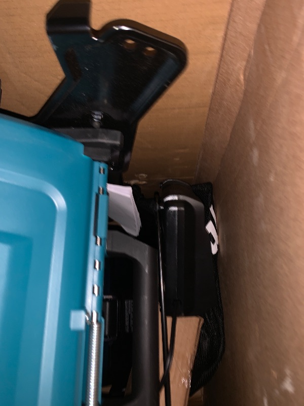 Photo 1 of ***MISSING TWO OF THE BATTERIES**************
Makita XML11CT1 36V (18V X2) LXT® 21" Self-Propelled Lawn Mower Kit with 4 Batteries (5.0Ah)