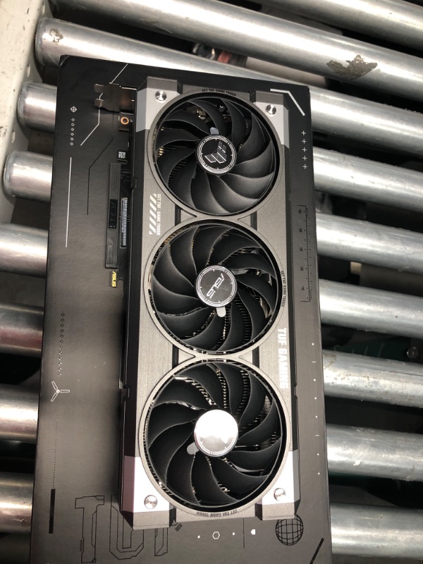Photo 9 of  ASUS TUF gaming 5060 16GB GDDR7 OC Edition Gaming Graphics Card (PCIe® 5.0, HDMI®/DP 2.1, 3.125-slot, Military-Grade Components, Protective PCB Coating, axial-tech Fans)